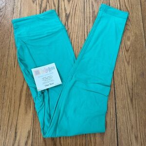 LuLaRoe Women's green leggings.